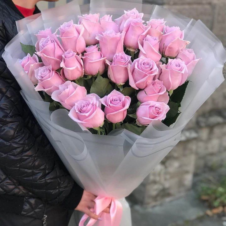 25 высоких розовых роз в Пхукете