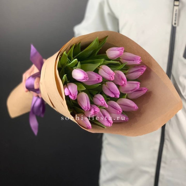 19 розовых  тюльпанов в Пхукете